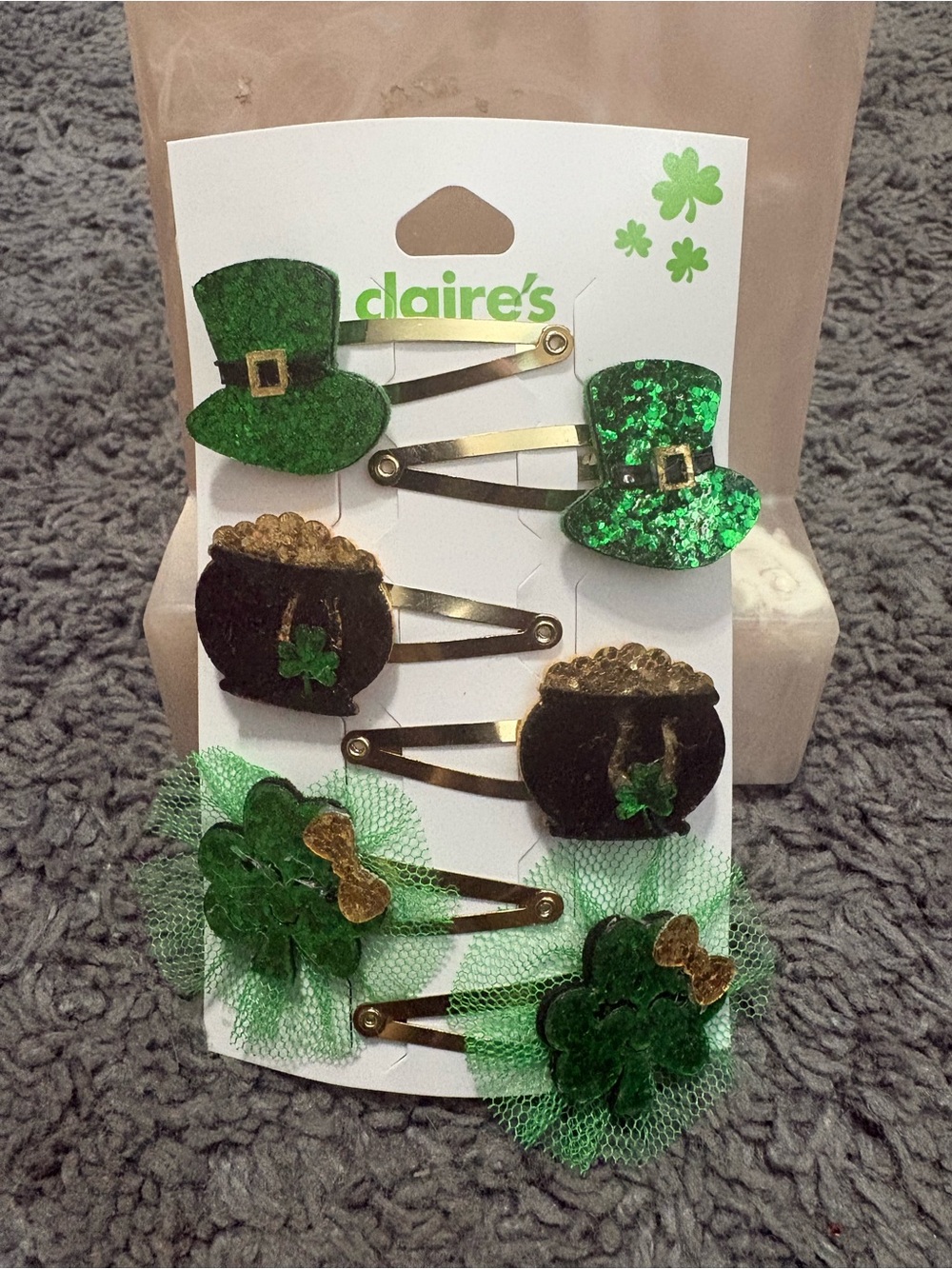 NWT Claire’s set of 6 hair clips - 2 hats, 2 pots of gold, 2 shamrocks
